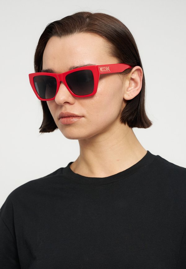 MOSCHINO