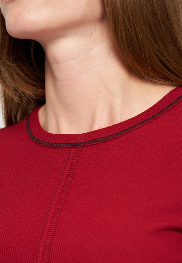 DKNY