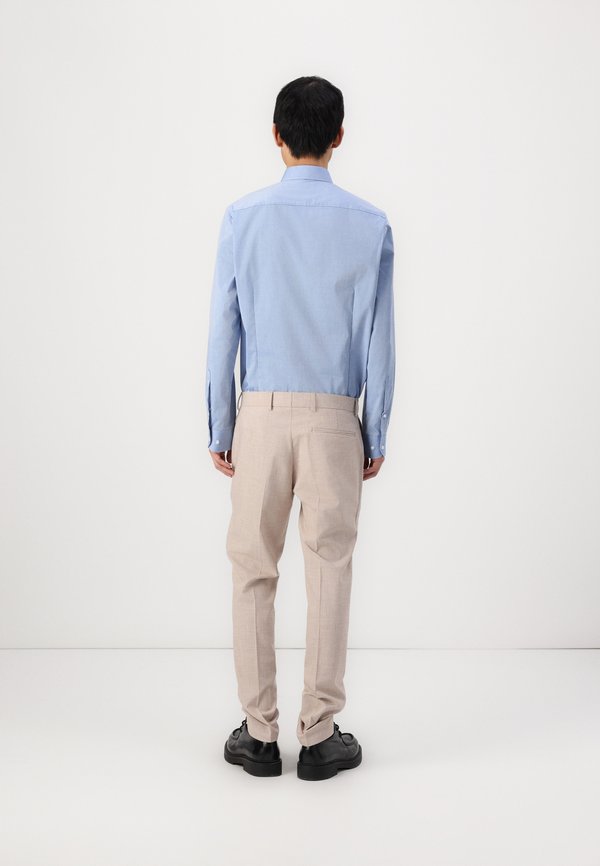 Isaac Dewhirst NOTCH SUIT THREE PIECE SLIM