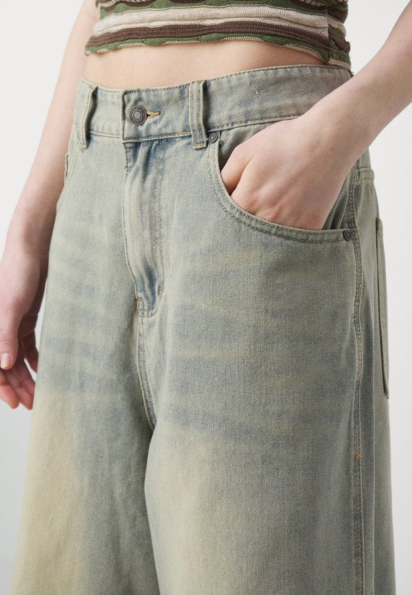 Jaded London LIGHT WASH JUMBO JORTS