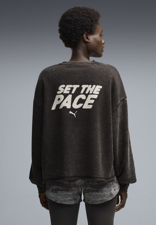 Puma RUN CULTURE COLLECTIVE OVERSIZED GRAPHIC SWEATSHIRT - Sweatshirt - black
