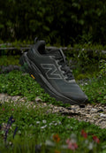 New Balance REBEL - Trail running shoes - black
