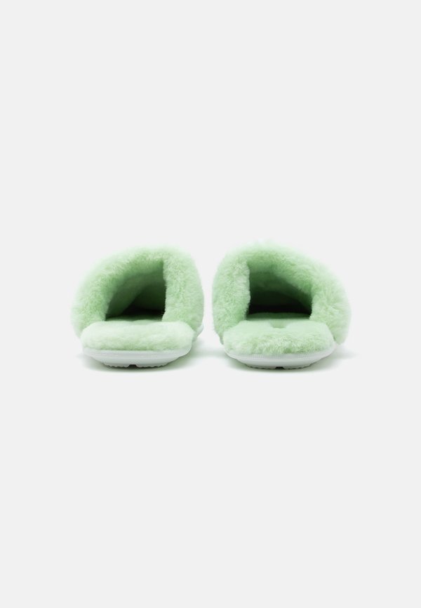Crocs CLASSIC FUZZ SCUFF UNISEX