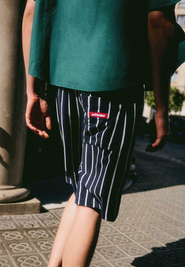 Bershka Shorts - royal blue