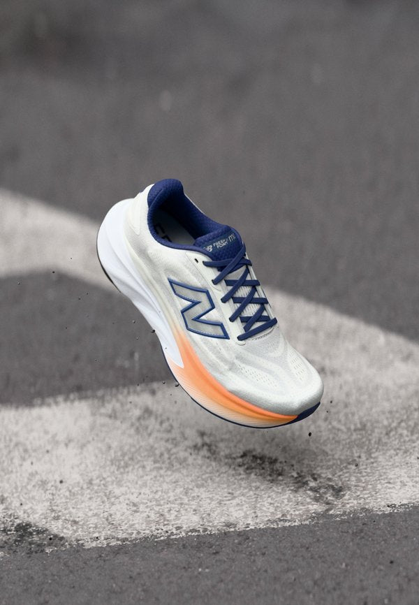 New Balance FRESH FOAM X MORE V6 - Road running shoes - reflection