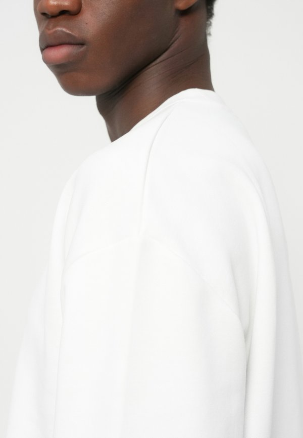 KARL LAGERFELD