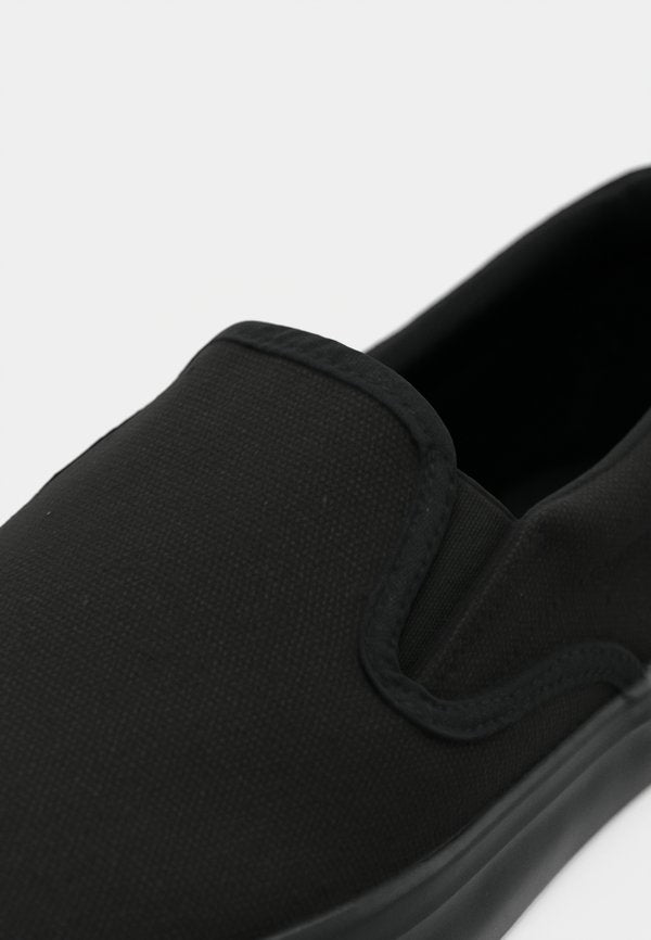 Pier One by Zalando