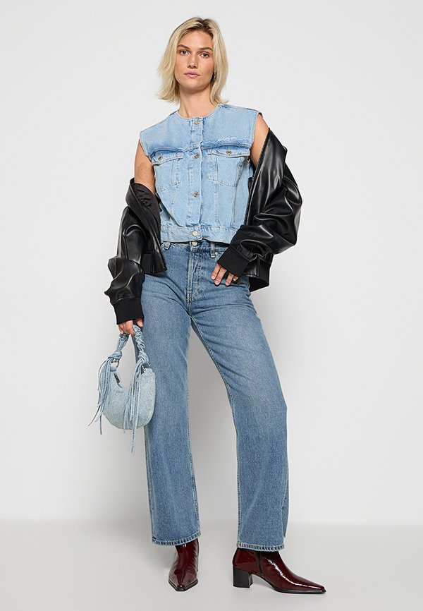KARL LAGERFELD LINE SIGNATURE