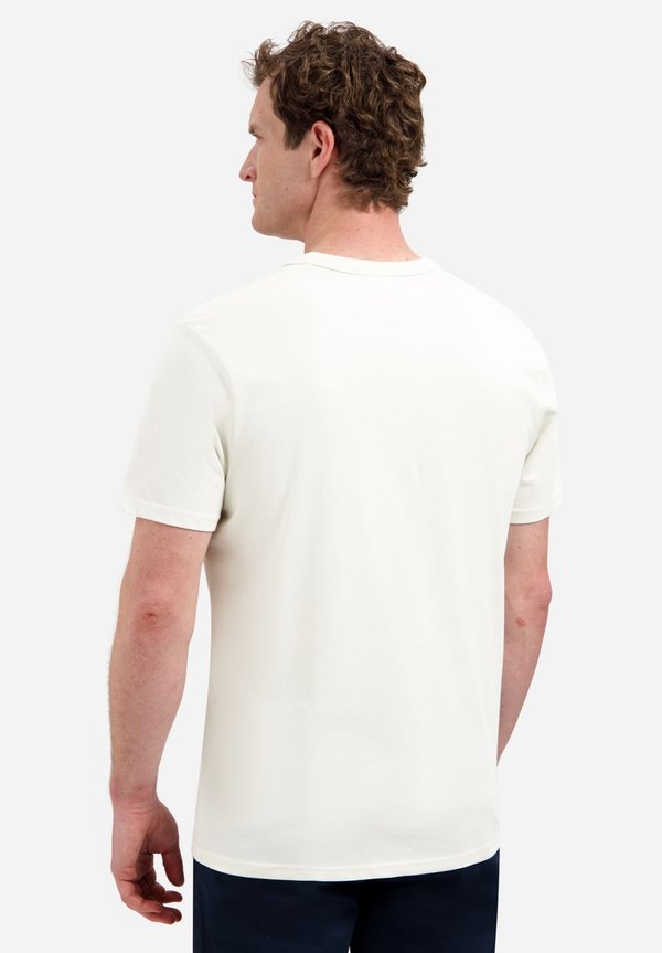 NO EXCESS ARTWORK WITH ROUND NECK