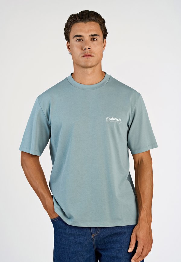 Lindbergh BRAND CARRIER OVERSIZE TEE