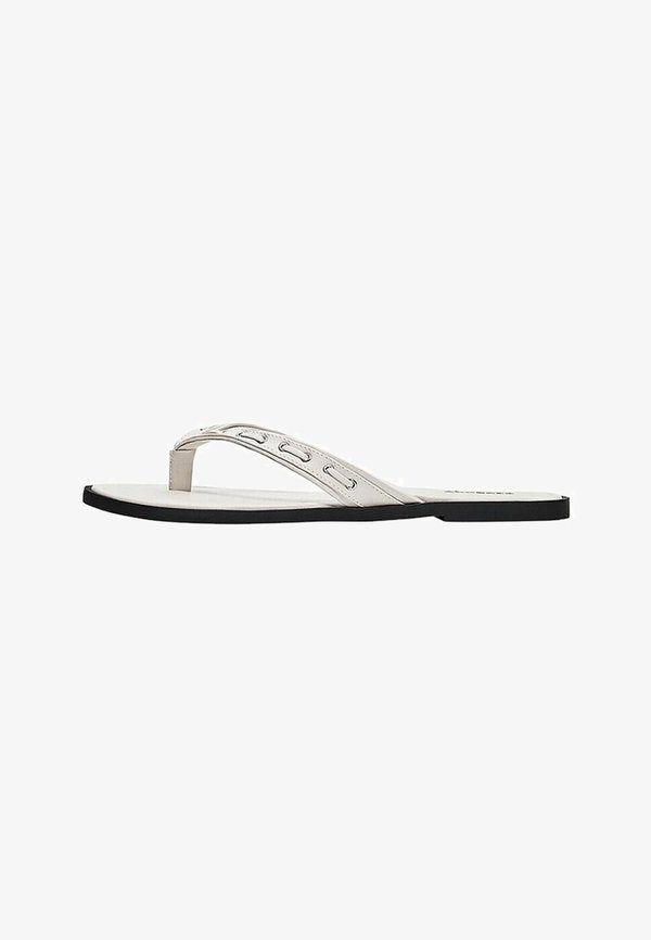 Bershka STUDDED - FLAT SLIDER SANDALS - T-bar sandals - white