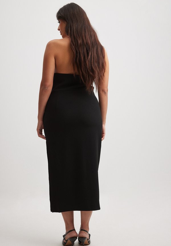 NA-KD MIT BANDEAU-KORSETT