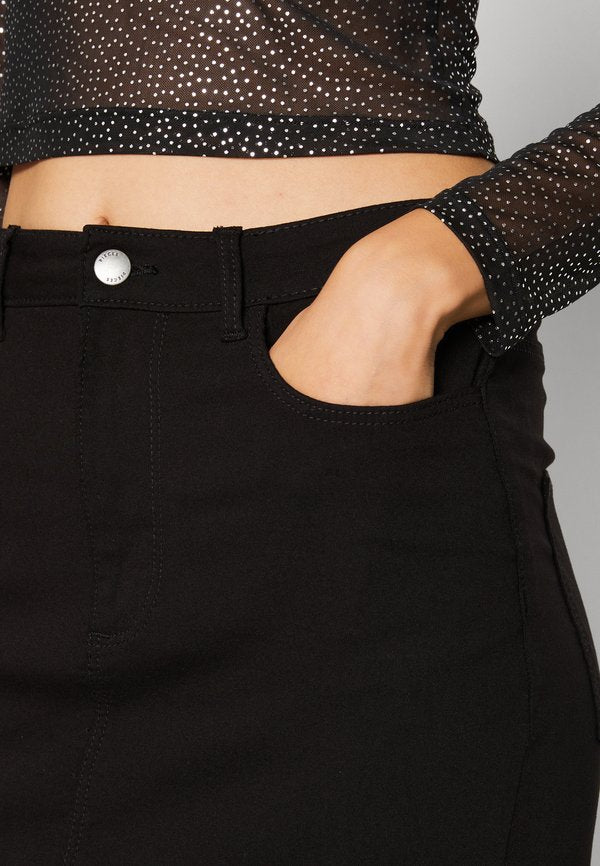 Pieces PCSKIN SLIM SHORT SKIRT