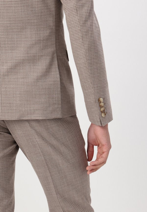 Isaac Dewhirst NOTCH SUIT SLIM