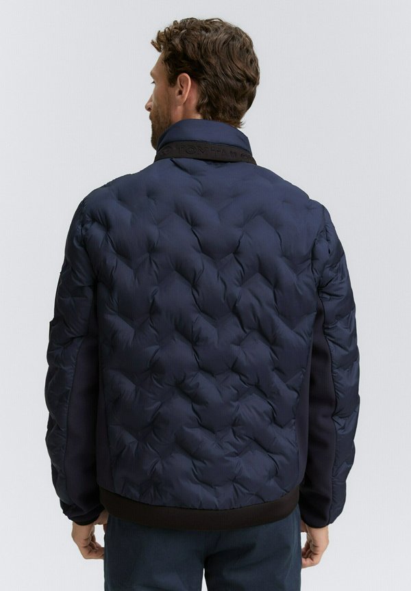 TOM TAILOR HYBRID  MIT VERSTAUBARER KAPUZE