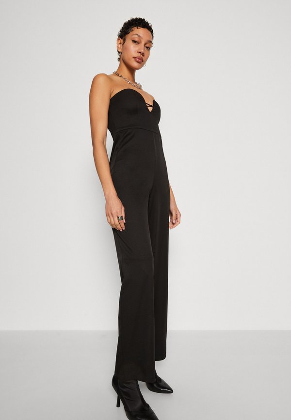 NA-KD DEEP NECKLINE