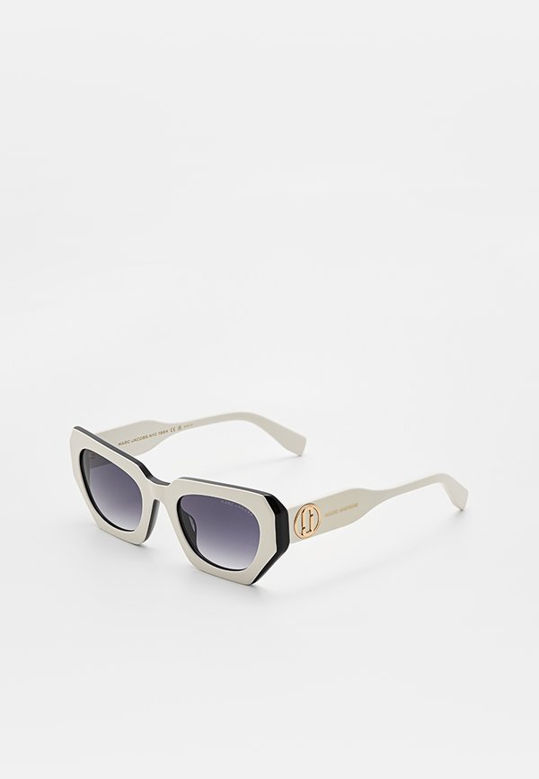 MARC JACOBS