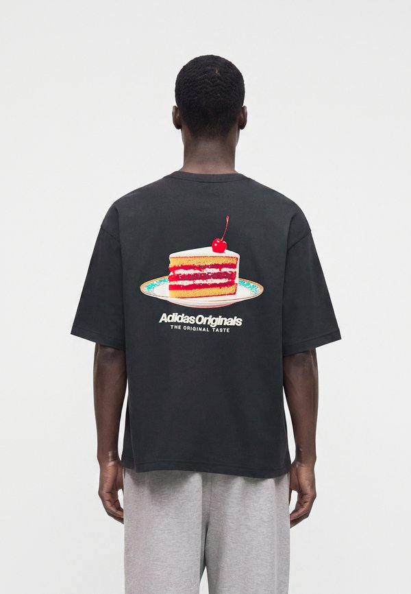 adidas Originals CAKE OVERSIZED TEE UNISEX - Print T-shirt - carbon