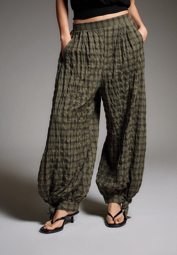 Bershka BLOMMER STOPPERS - Trousers - khaki