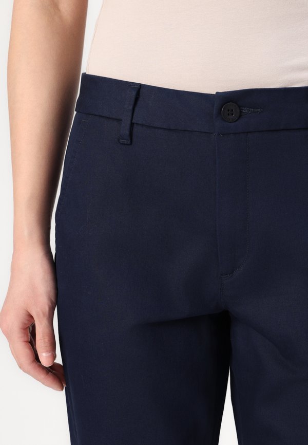 DOCKERS WEEKEND CHINO SLIM ANKLE