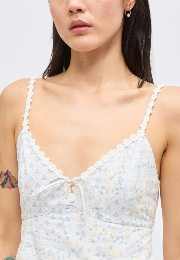 Hollister Co. BARE TRIM BUTTON THRU MINI