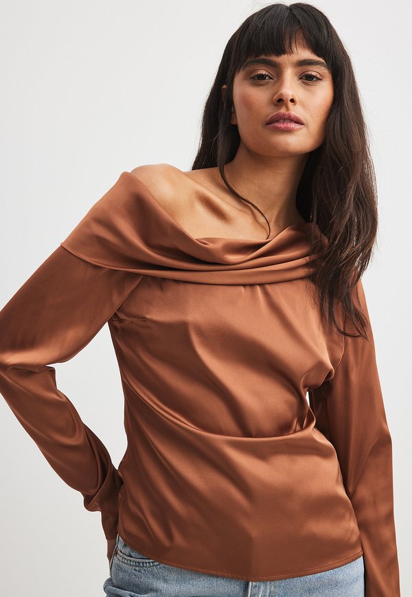 NA-KD DRAPIERTES ONE-SHOULDER