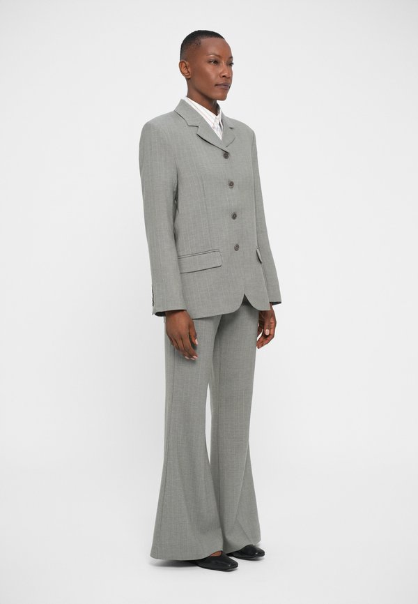REMAIN BOXY OVERSIZED