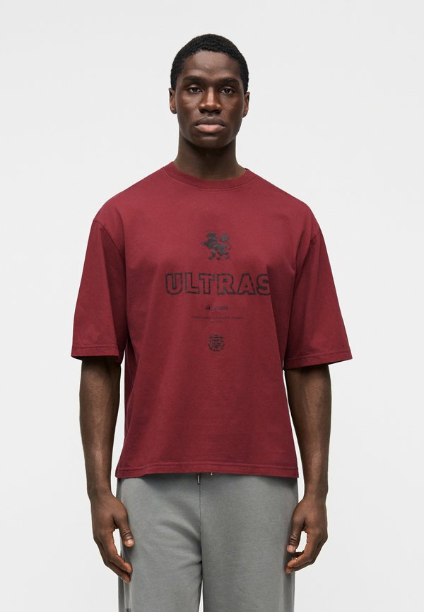 Han Kjøbenhavn ULTRAS OVERSIZED TEE
