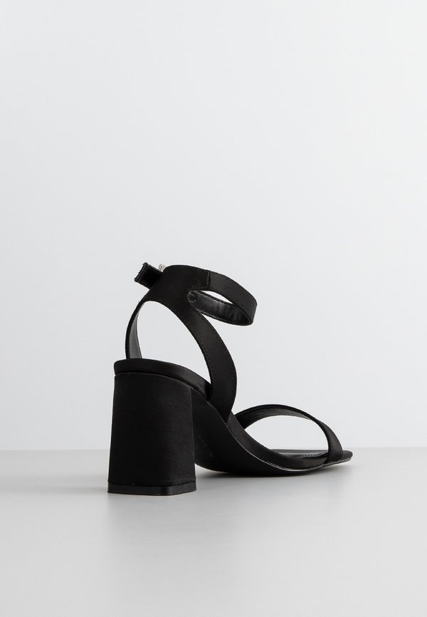 Steve Madden GRAND