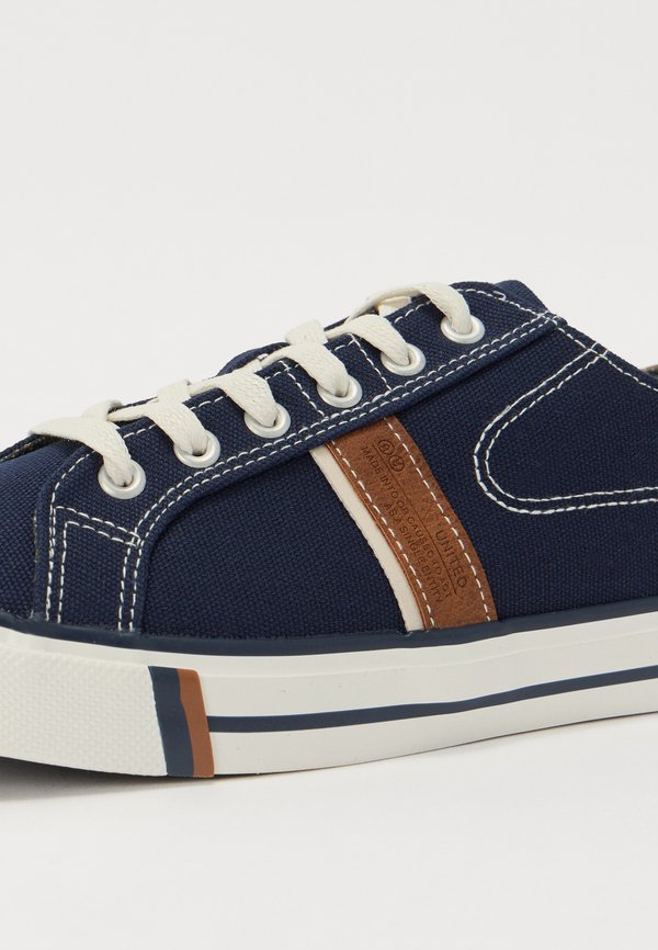 Pier One by Zalando