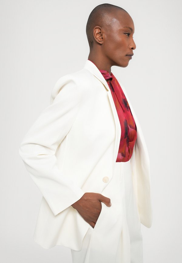 Victoria Beckham CLASSIC TAILORED JACKET