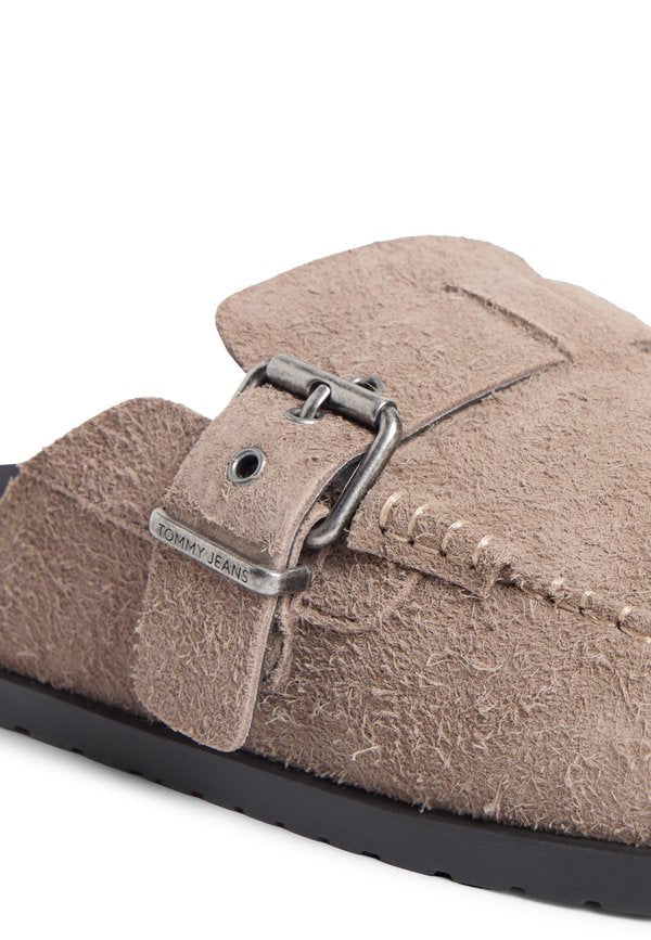 Tommy Jeans TEXTURED WASHED SUEDE LOAFER MULES