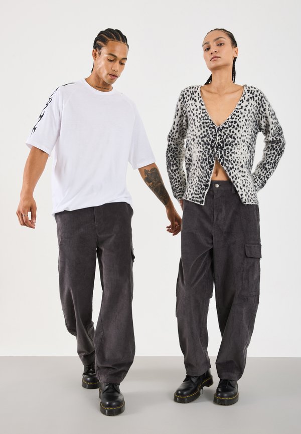 YOURTURN by Zalando CORDUROY CARGO TROUSERS