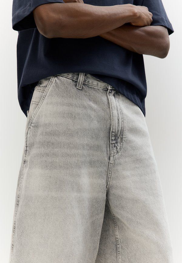 PULL&BEAR SUPER BAGGY