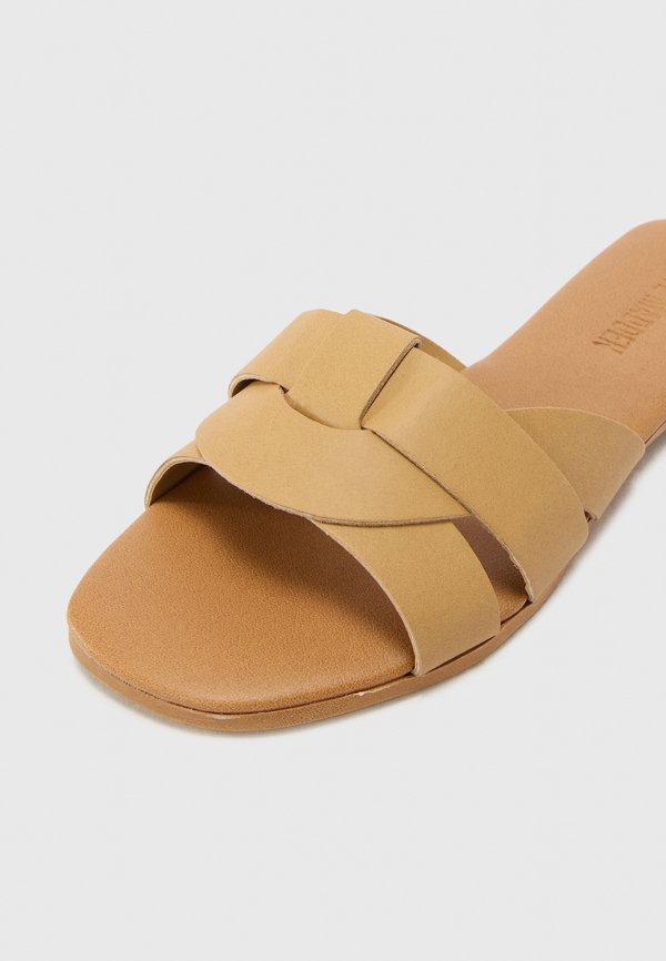 Steve Madden CHARITEE