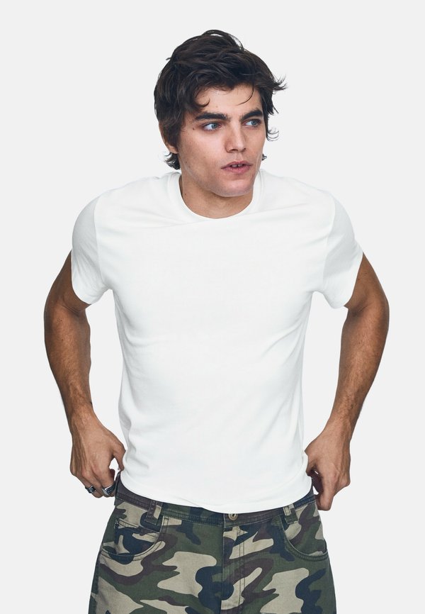 Bershka SHORT SLEEVE - T-SHIRT - Basic T-shirt - white