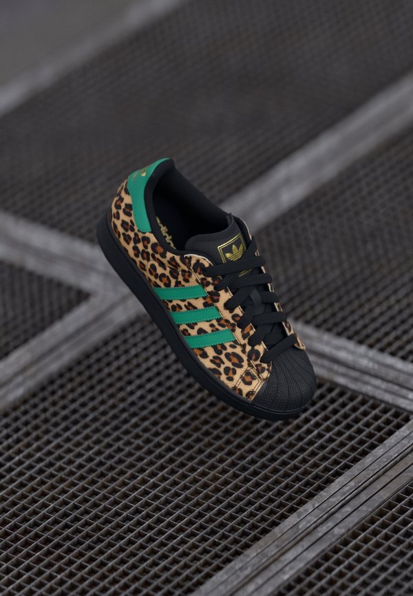 adidas Originals SUPERSTAR II - Trainers - core black/court green/gold metallic
