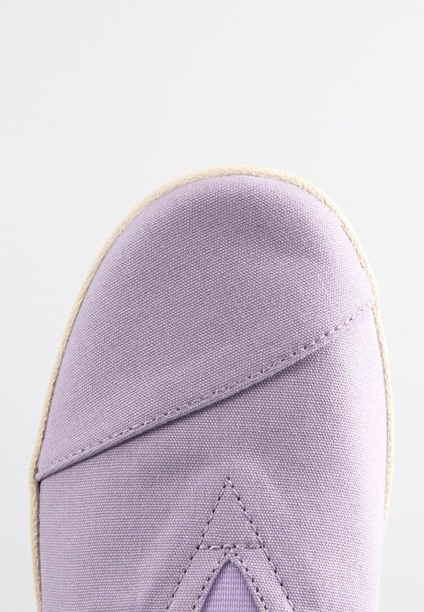 TOMS AVALON