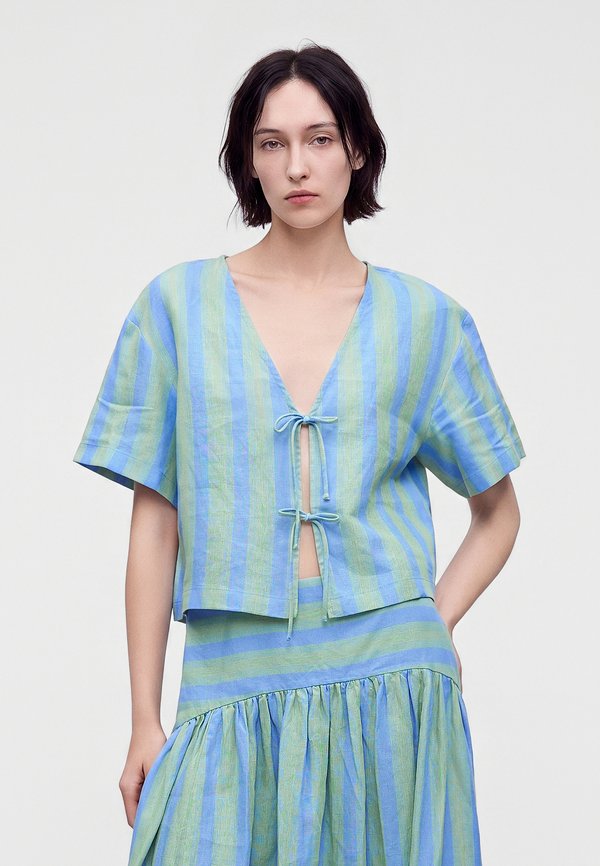 STAUD AVA