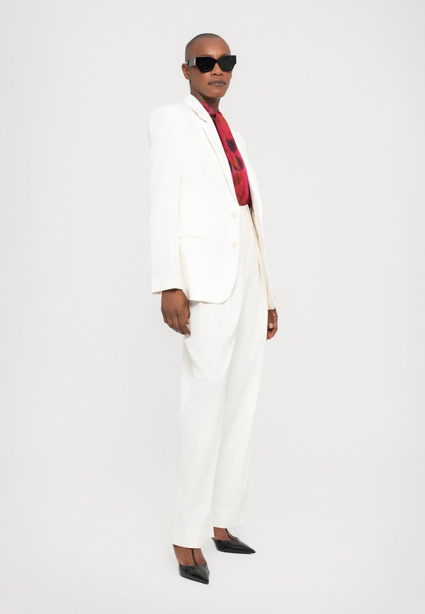 Victoria Beckham CLASSIC TAILORED JACKET