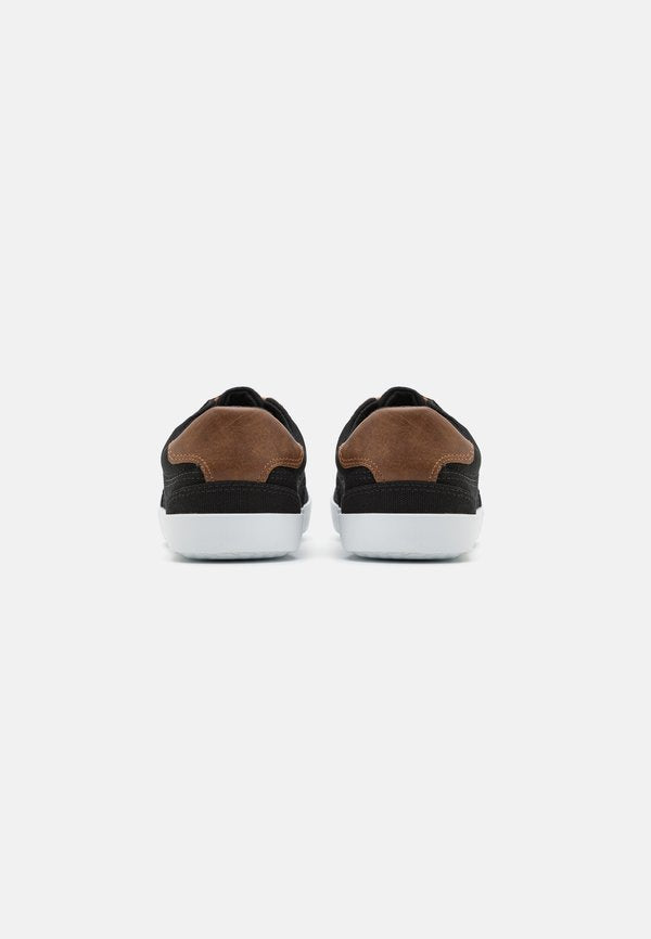 Pier One by Zalando