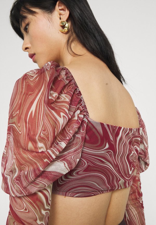 Missguided Petite MILKMAID SWIRL PRINT RUCHED TOP