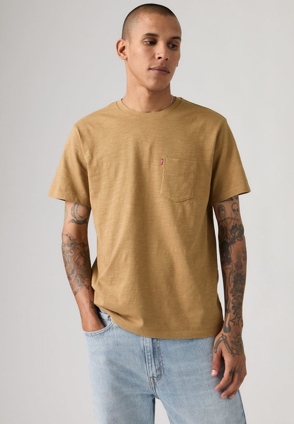 Levi's® CLASSIC POCKET TEE - Print T-shirt - sand