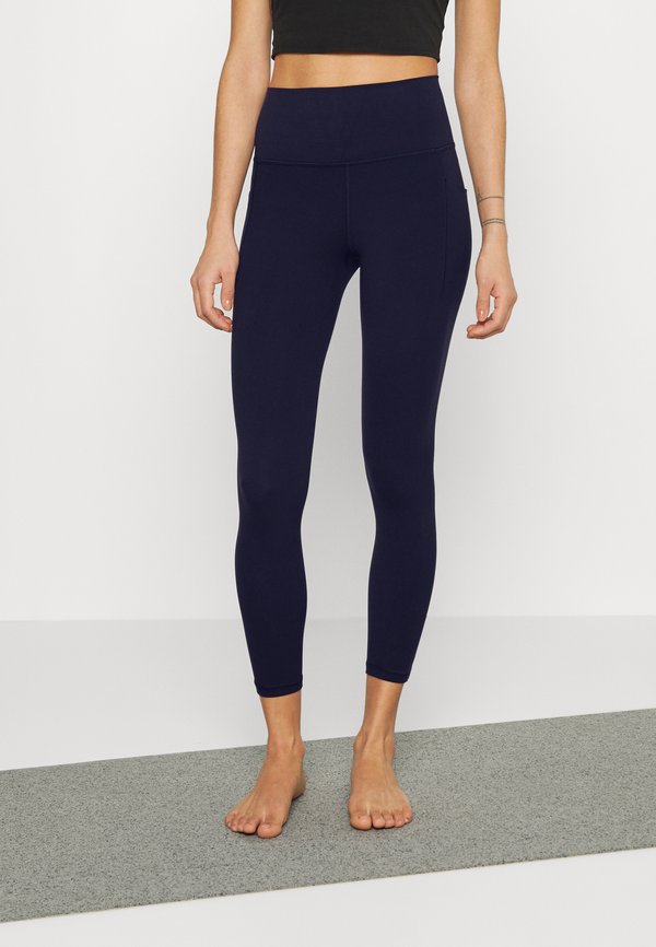 Athleta SALUTATION STASH 7/8