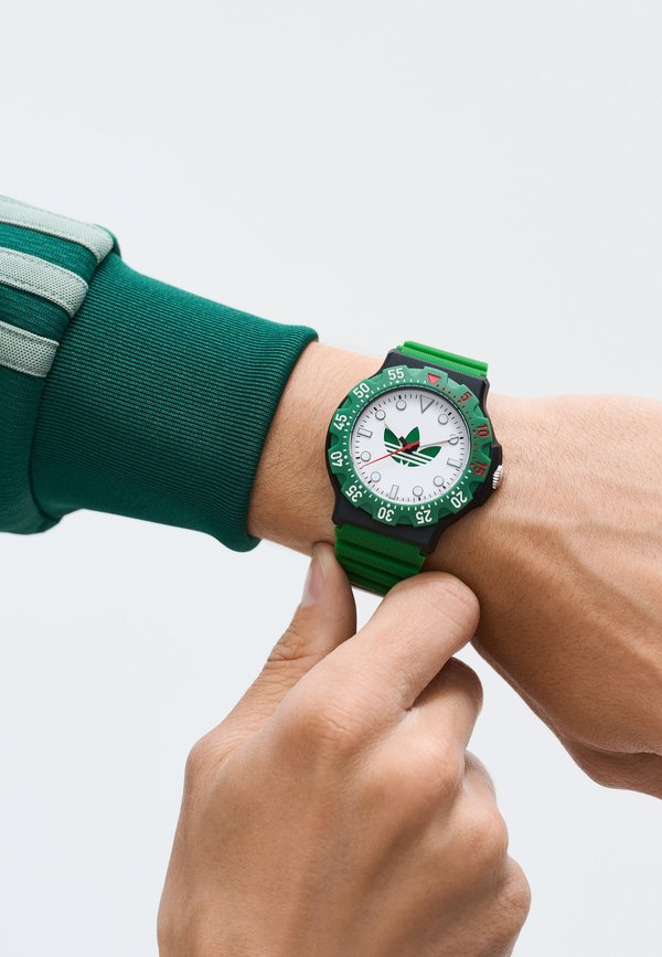 adidas Originals DISCOVERER TWO - Watch - green