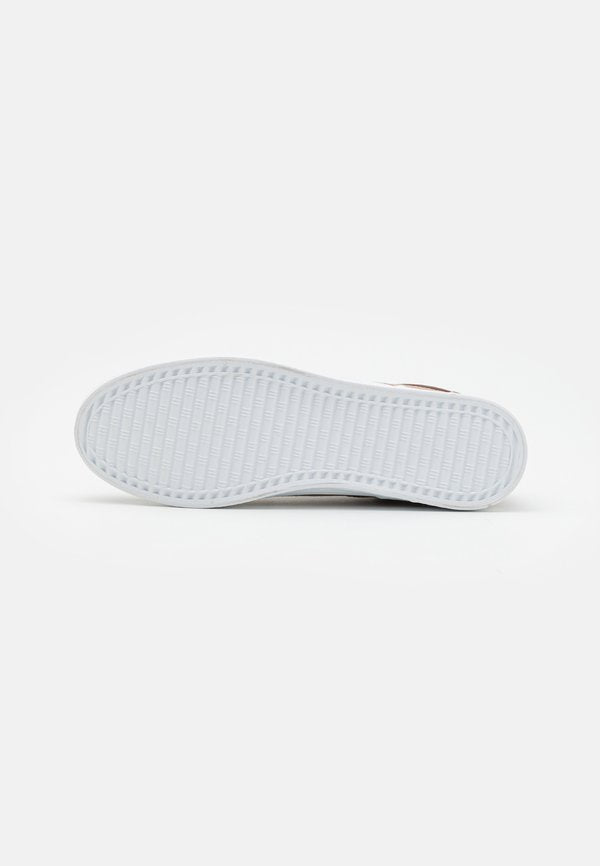Pier One by Zalando