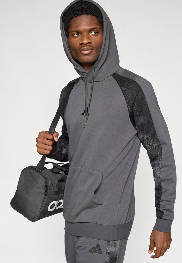 adidas Sportswear CAMO