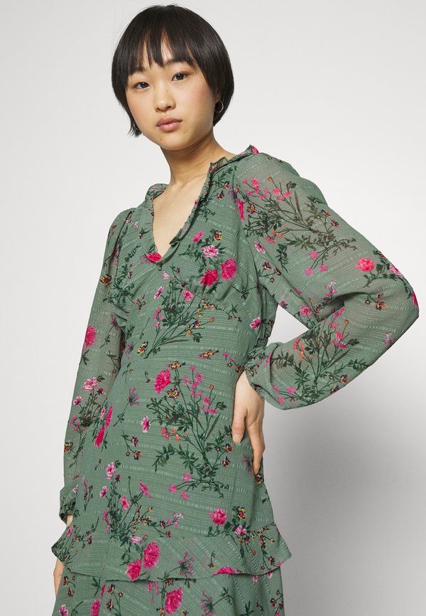 Vero Moda Petite VMROSA V NECK SHORT DRESS