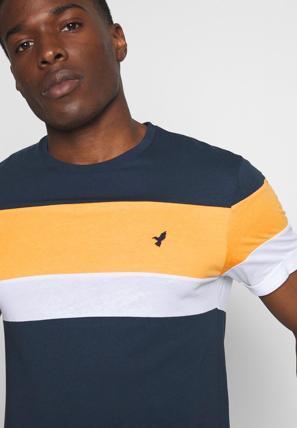 Pier One by Zalando COLOUR BLOCK EMBROIDERY T-SHIRT