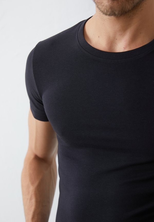 Pier One by Zalando
